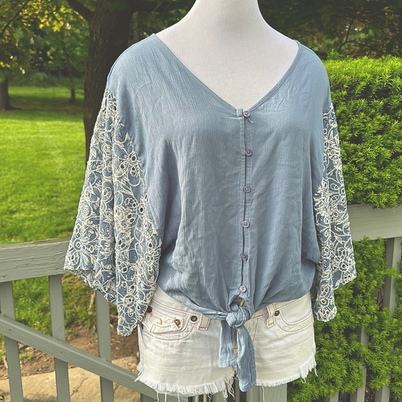 Francesca's Collections Tops - Francesca’s Harper Blouse